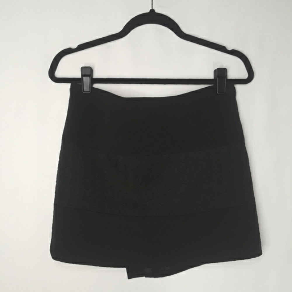 CAbi Black Quilt Textured Print Wrap Mini Skirt XSmall - Picture 5 of 14